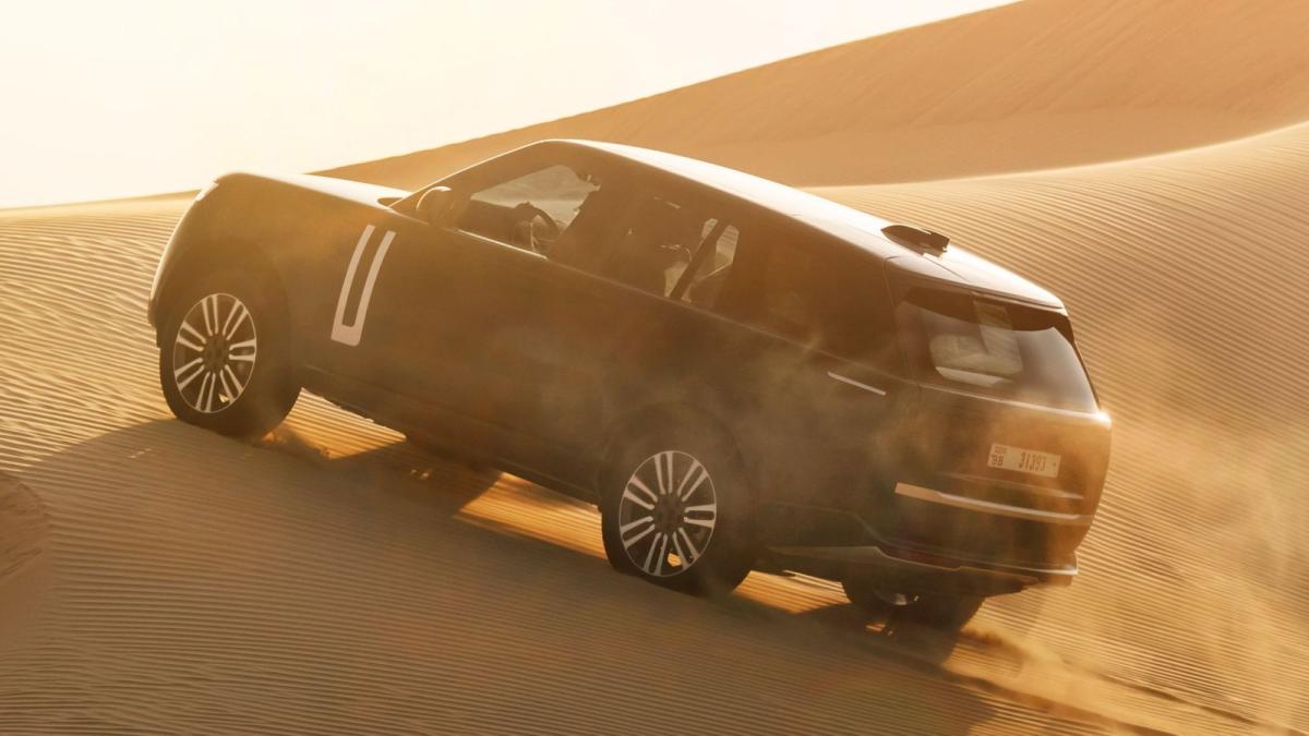 800V Mimariye Sahip Elektrikli Range Rover Dubai’de Son Testlerini Gerçekleştiriyor!